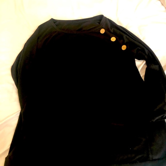 Cute top to wear with leggings.Has never been worn. It also has side pockets - Picture 2 of 3